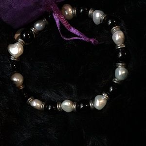 Onyx and pearl bracelet